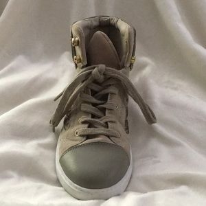 Tan guess sneakers